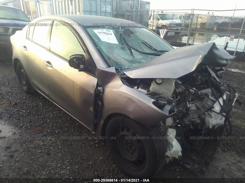JM1BL1UF8C1532812 MAZDA MAZDA3 Photo 1