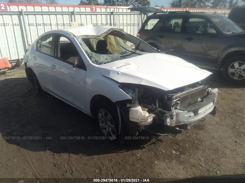 JM1BL1TF5D1761743 MAZDA MAZDA3 Photo 1