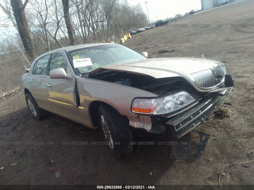 2LNHM82V28X651136 LINCOLN TOWN CAR Photo 1