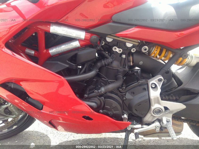 2018 DUCATI SUPERSPORT ZDMVABDS8JB005354
