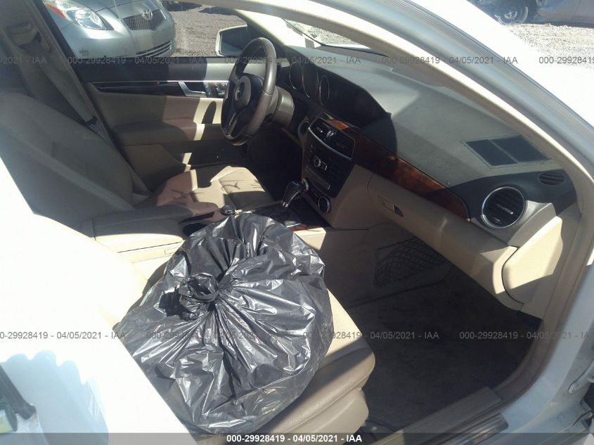 2013 MERCEDES-BENZ C-CLASS C 250 WDDGF4HB8DR271177