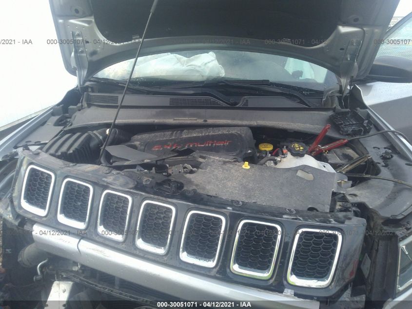 Фото: 3C4NJCAB3JT272132 - 10