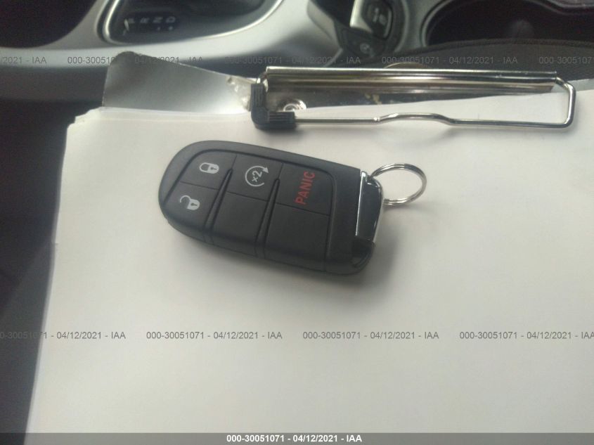 Фото: 3C4NJCAB3JT272132 - 11