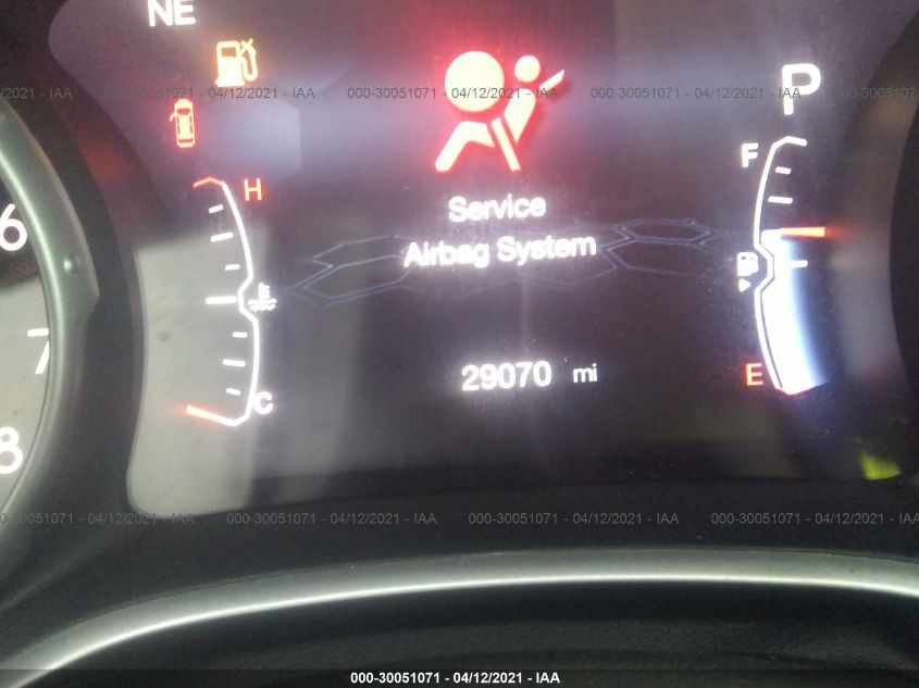 Фото: 3C4NJCAB3JT272132 - 7