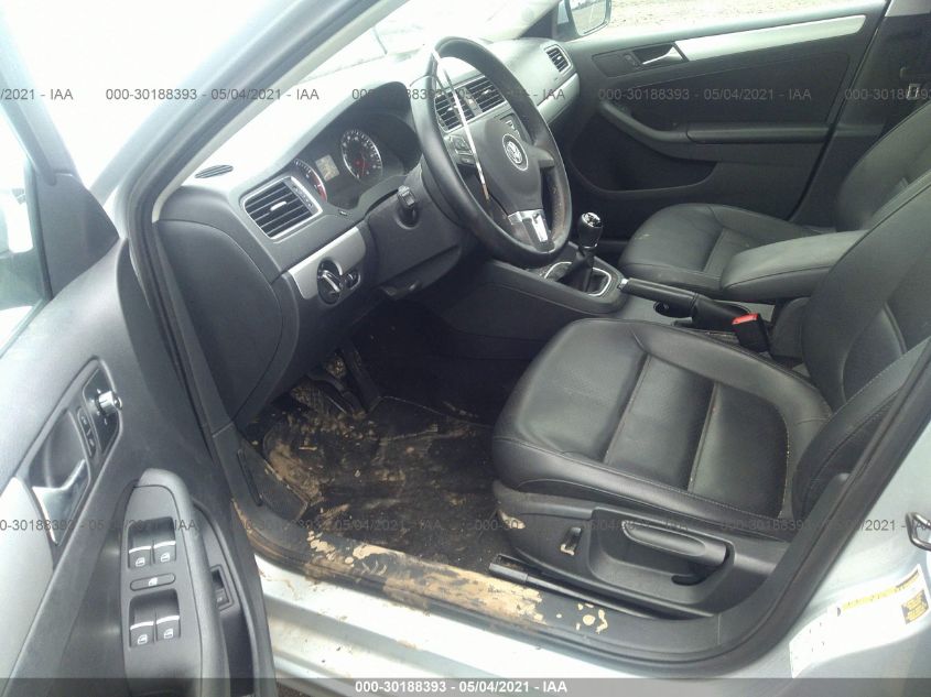 2013 VOLKSWAGEN JETTA SEDAN SE W/CONVENIENCE/SUNROOF 3VWBX7AJ2DM415289