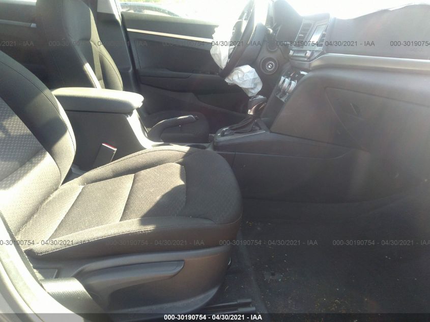 2019 HYUNDAI ELANTRA SE KMHD74LF7KU845908