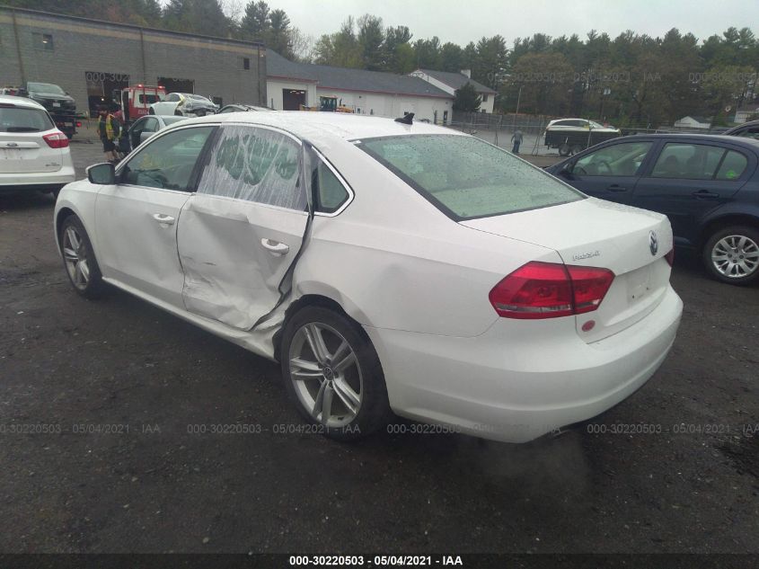 2014 VOLKSWAGEN PASSAT SE W/SUNROOF & NAV 1VWBT7A32EC048426