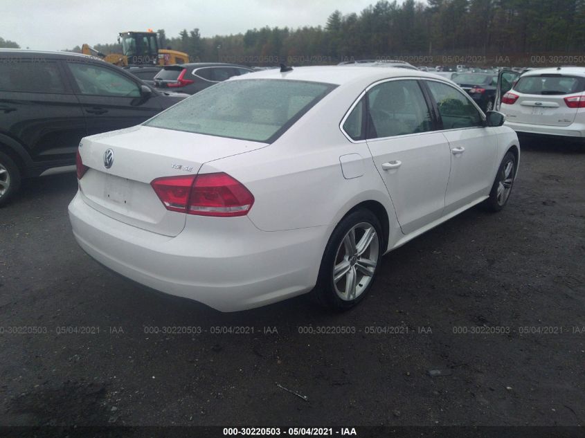 2014 VOLKSWAGEN PASSAT SE W/SUNROOF & NAV 1VWBT7A32EC048426