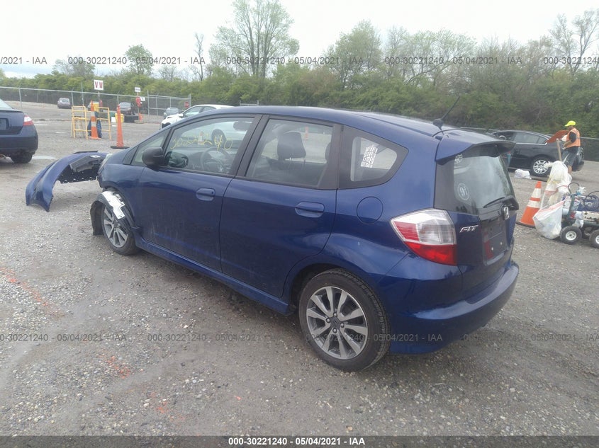 2013 HONDA FIT VIN: JHMGE8H5XDC068212