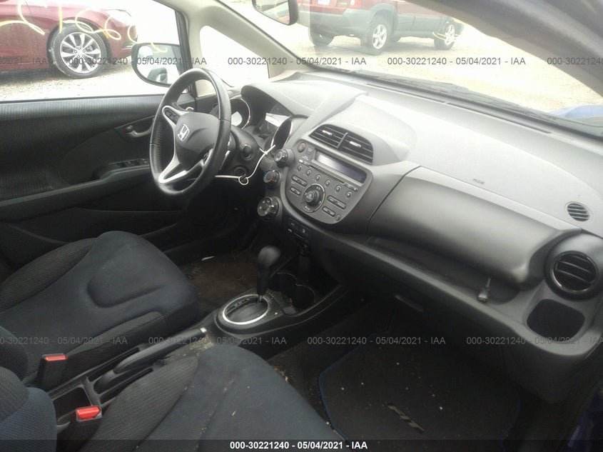 2013 HONDA FIT VIN: JHMGE8H5XDC068212