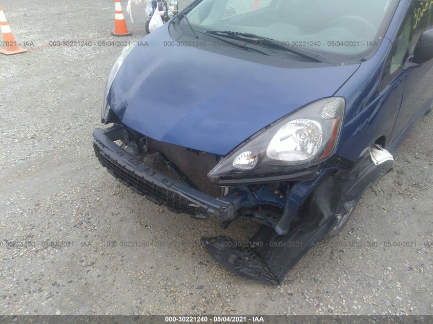2013 HONDA FIT VIN: JHMGE8H5XDC068212