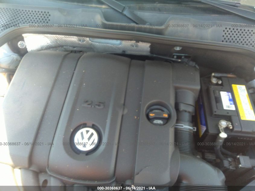 2013 VOLKSWAGEN BEETLE 2.5L 3VWJX7AT3DM679716