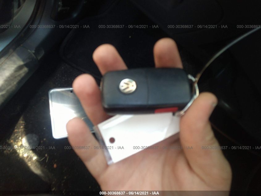 2013 VOLKSWAGEN BEETLE 2.5L 3VWJX7AT3DM679716