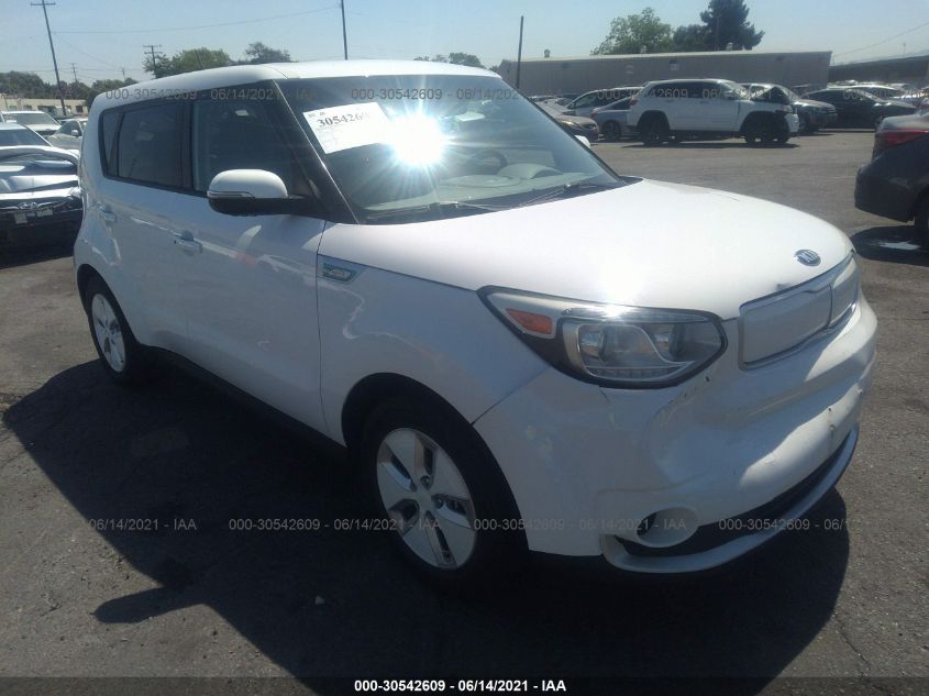 KNDJP3AE1F7002285 KIA SOUL EV Photo 1