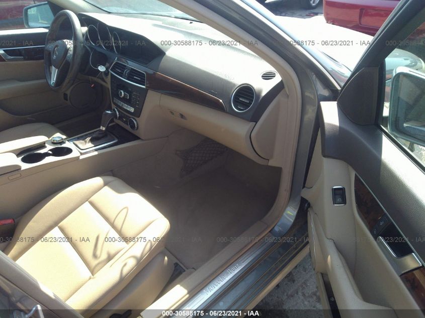 2013 MERCEDES-BENZ C-CLASS C 300 WDDGF8AB1DG126043