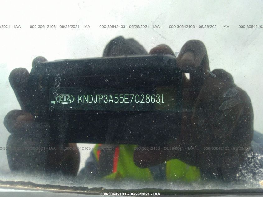 2014 KIA SOUL + KNDJP3A55E7028631
