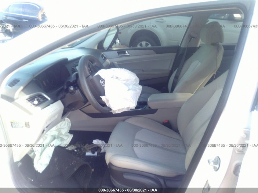 2017 HYUNDAI SONATA HYBRID SE KMHE24L18HA058340