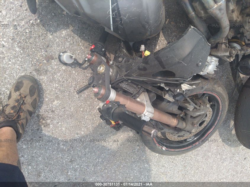 2006 SUZUKI GSX-R1000 JS1GT76A162111257
