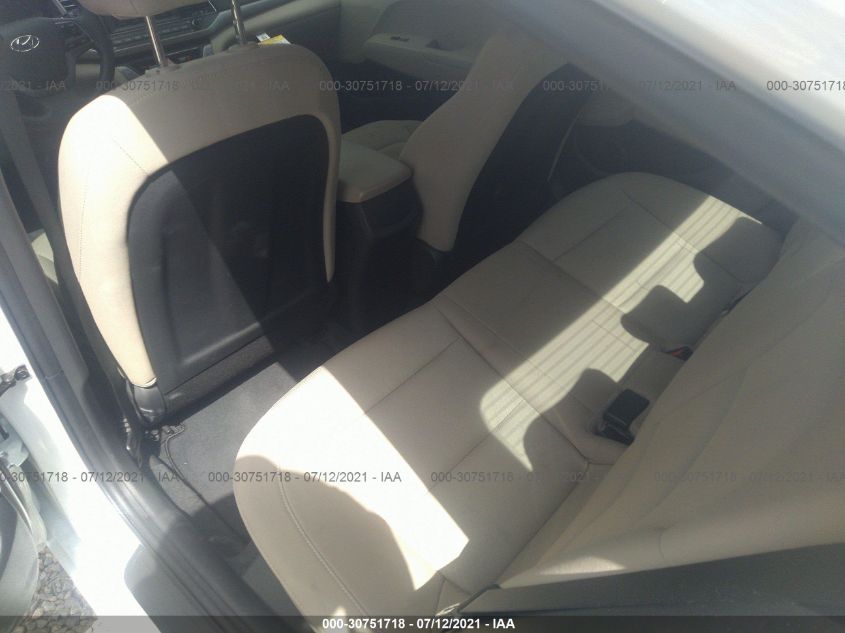 2018 HYUNDAI ELANTRA SE 5NPD74LF5JH385189