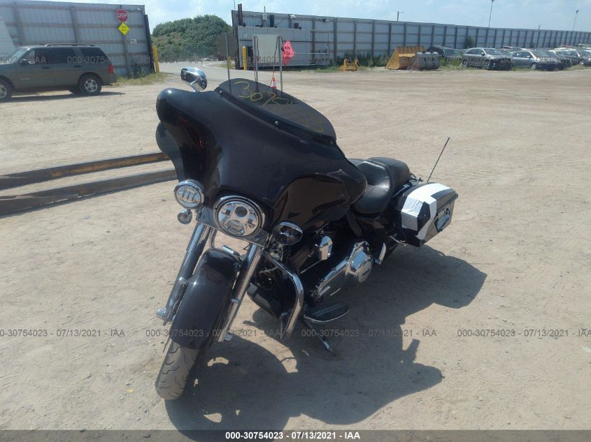 2011 HARLEY-DAVIDSON FLHX 1HD1KBM12BB679126