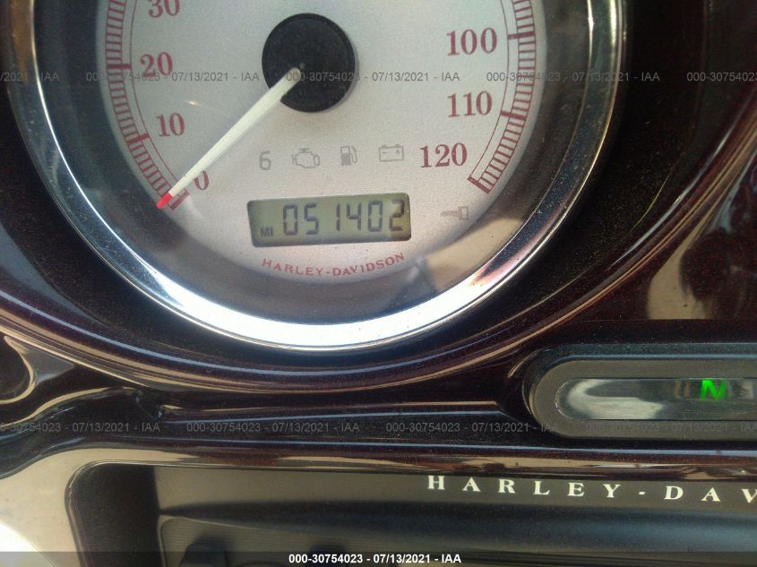 2011 HARLEY-DAVIDSON FLHX 1HD1KBM12BB679126