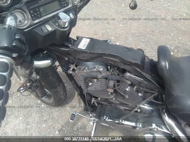 2009 HARLEY-DAVIDSON FLHX 1HD1KB4179Y634044
