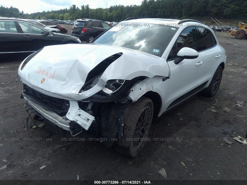 2017 PORSCHE MACAN WP1AA2A55HLB82584