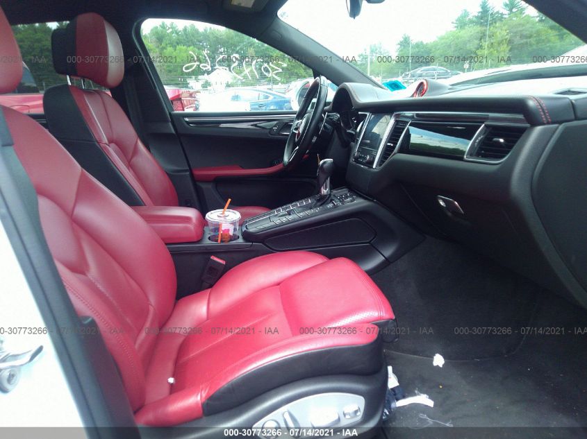 2017 PORSCHE MACAN WP1AA2A55HLB82584
