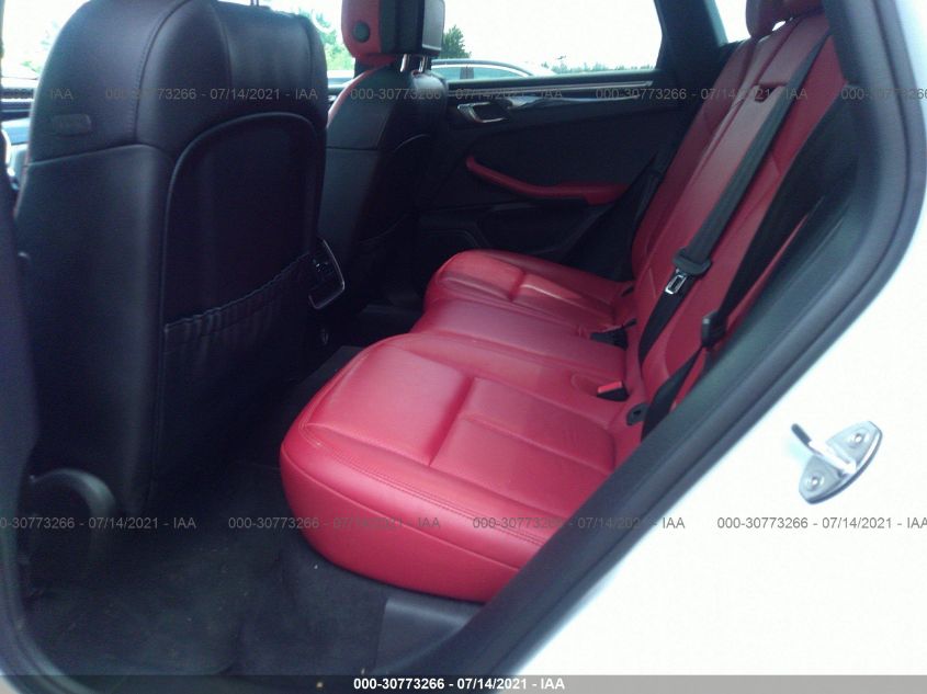 2017 PORSCHE MACAN WP1AA2A55HLB82584