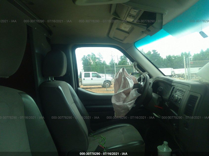 2015 NISSAN NV SV 1N6BF0KX9FN806137