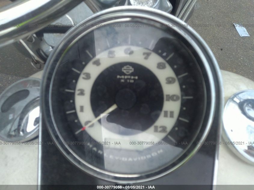 2011 HARLEY-DAVIDSON FLSTN 1HD1JD515BB015996