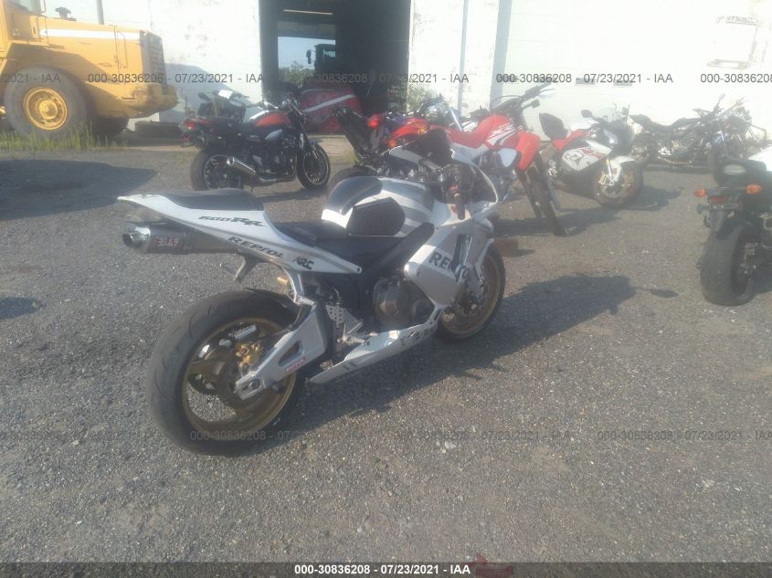 2003 HONDA CBR600 RR JH2PC370X3M003134
