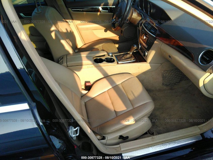 2013 MERCEDES-BENZ C-CLASS C 250 WDDGF4HB5DA851727