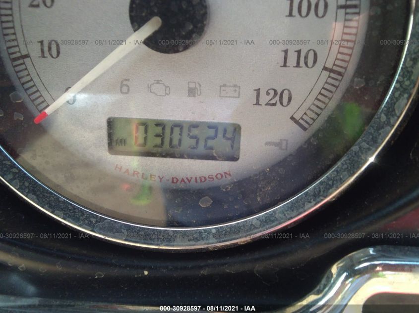 2011 HARLEY-DAVIDSON FLHX 1HD1KBM12BB665680