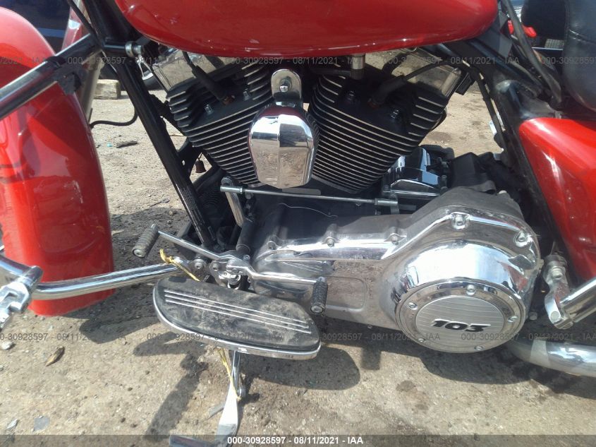 2011 HARLEY-DAVIDSON FLHX 1HD1KBM12BB665680