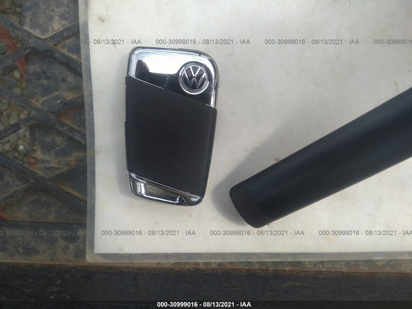 Auction sale of the 2021 VOLKSWAGEN ATLAS , vin: 1V2TR2CA4MC563526, lot number: 30999016