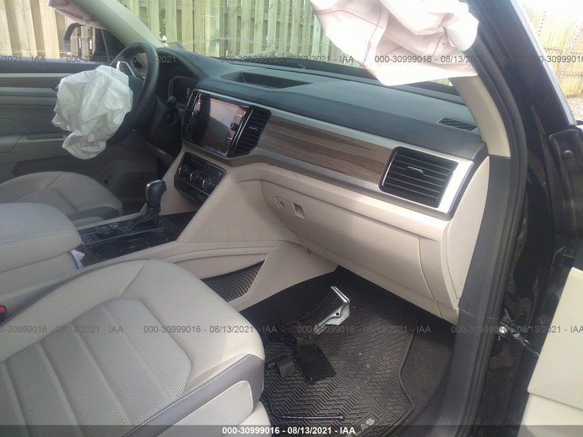 Auction sale of the 2021 VOLKSWAGEN ATLAS , vin: 1V2TR2CA4MC563526, lot number: 30999016