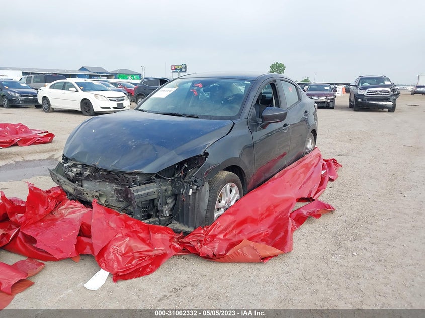 VIN 3MYDLBYV9JY318664 2018 TOYOTA YARIS IA