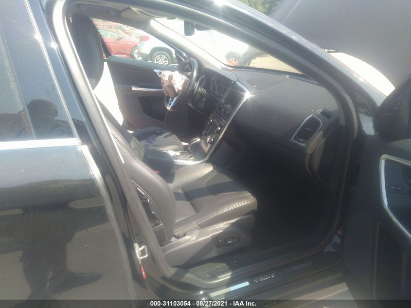 2015 VOLVO XC60 T6 PLATINUM YV4902RD2F2625051