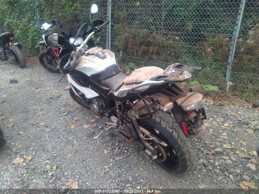 2016 BMW S 1000 XR WB10D1302GZ462066