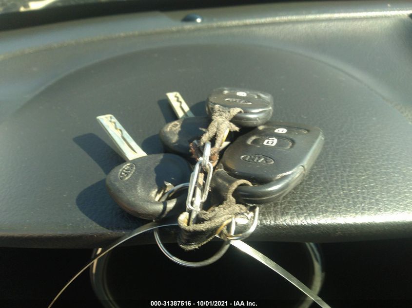 2013 KIA SORENTO LX 5XYKTDA28DG323901