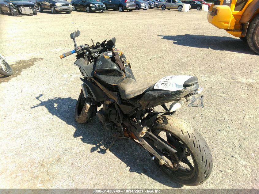 2017 KAWASAKI EX650 F JKAEXEK17HDA00616