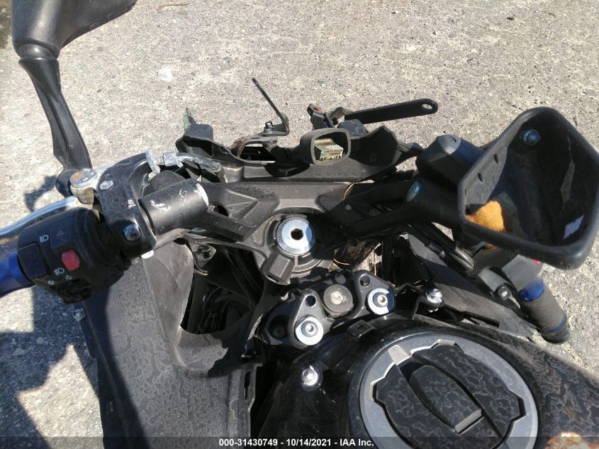 2017 KAWASAKI EX650 F JKAEXEK17HDA00616