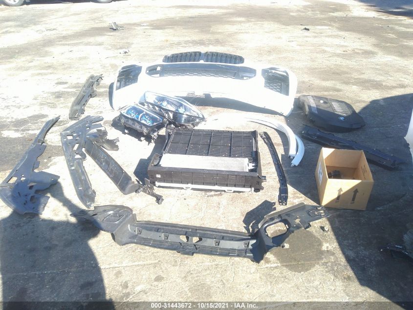 Фото: 5UXCR6C00M9E98883