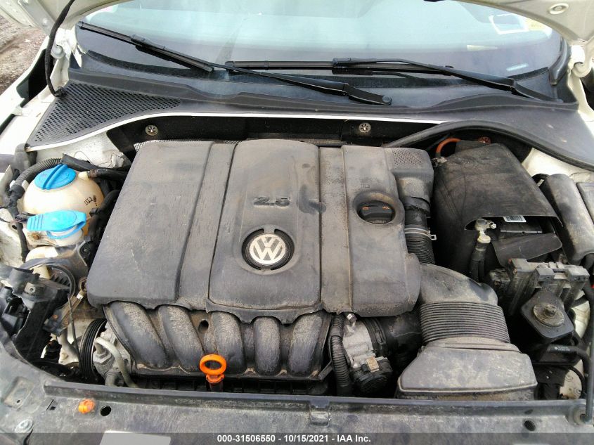 2013 VOLKSWAGEN PASSAT SE W/SUNROOF & NAV 1VWBP7A34DC047104