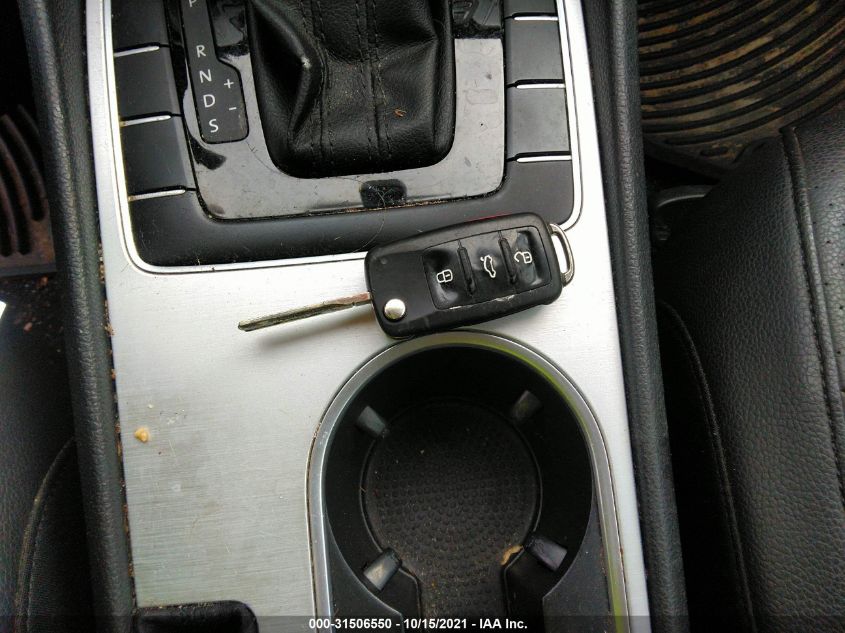 2013 VOLKSWAGEN PASSAT SE W/SUNROOF & NAV 1VWBP7A34DC047104