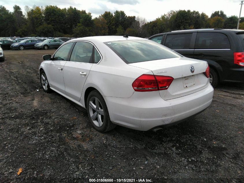 2013 VOLKSWAGEN PASSAT SE W/SUNROOF & NAV 1VWBP7A34DC047104