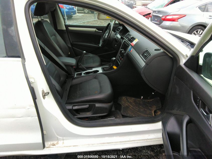 2013 VOLKSWAGEN PASSAT SE W/SUNROOF & NAV 1VWBP7A34DC047104