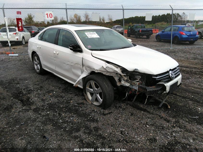 2013 VOLKSWAGEN PASSAT SE W/SUNROOF & NAV 1VWBP7A34DC047104