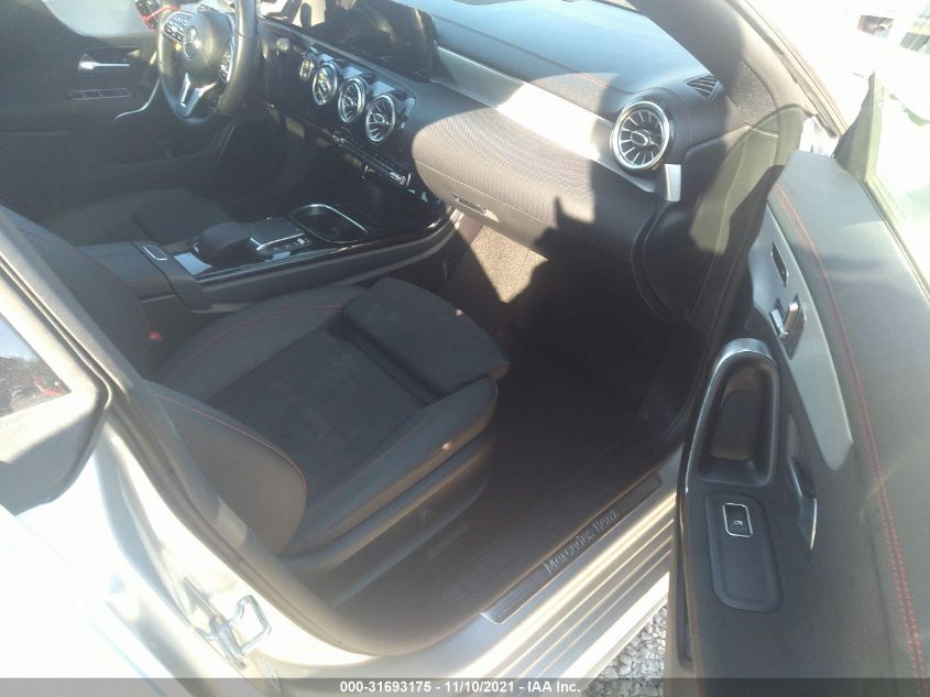 Auction sale of the 2021 MERCEDES BENZ CLA , vin: W1K5J4HB1MN189532, lot number: 31693175